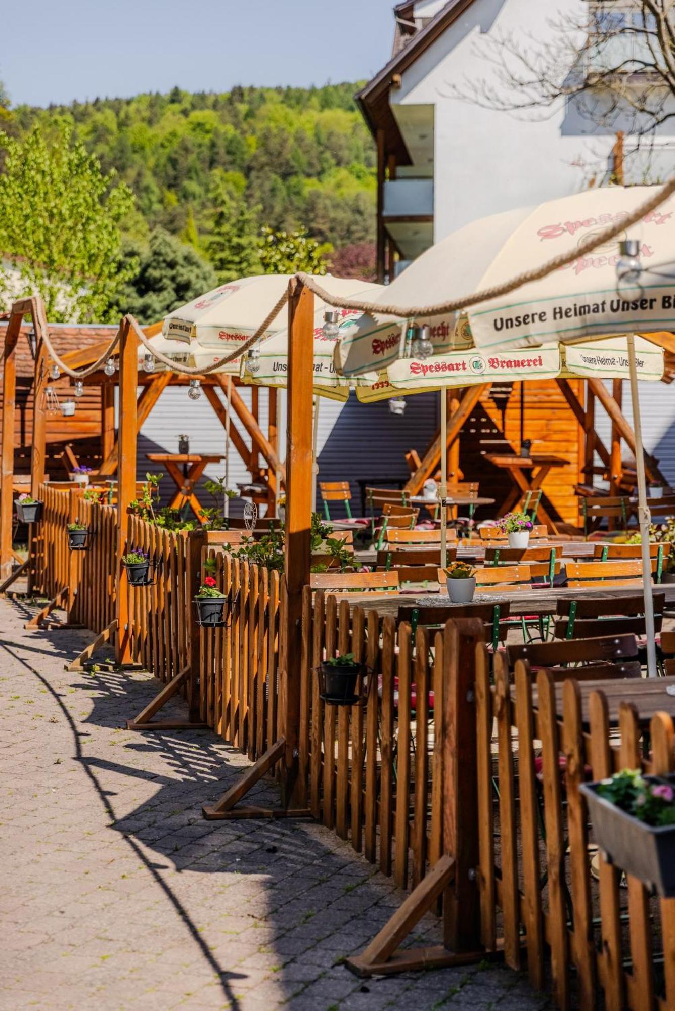 Landgasthof Zur Linde Heimbuchenthal Esterno foto