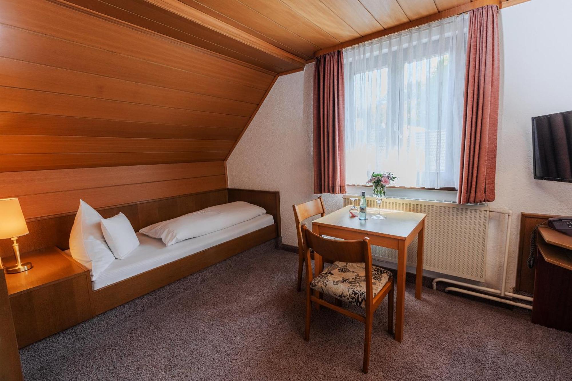 Landgasthof Zur Linde Heimbuchenthal Esterno foto