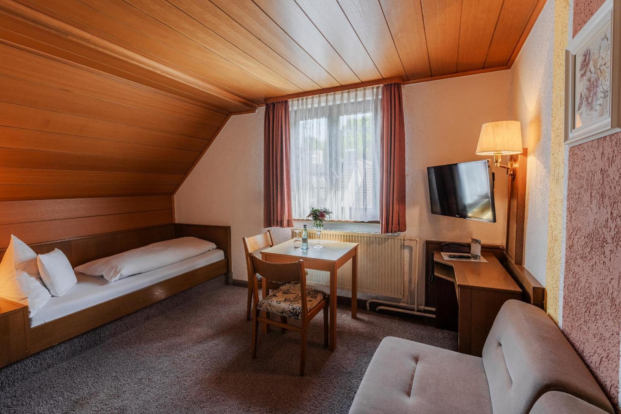 Landgasthof Zur Linde Heimbuchenthal Esterno foto